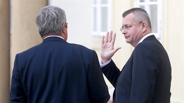 Předseda České unie sportu Miroslav Jansta (vlevo) a šéf čínské skupiny CEFC... Předseda České unie sportu Miroslav Jansta (vlevo) a šéf čínské skupiny CEFC...