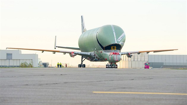 Výroba obřího dopravního letounu Beluga XL ve francouzském Toulouse. Výroba obřího dopravního letounu Beluga XL ve francouzském Toulouse.