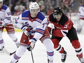 Filip Chytil (vlevo) z New York Rangers se sna bt u puku dve ne Pavel...