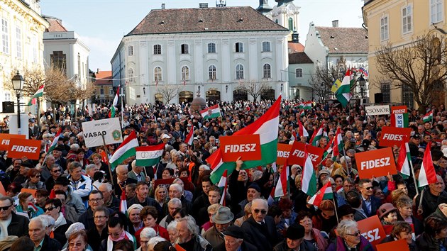 Pedvolebn mtink maarskho premira Viktora Orbna v Szkesfehrvru (6. dubna 2018)