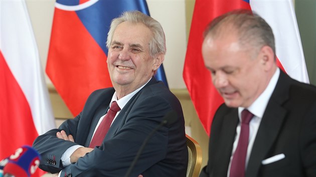 Prezident Zeman zahjil ve Vysokch Tatrch oficiln st nvtvy Slovenska, na trbskm plese se setkal se slovenskm prezidentem Kiskou. (5. dubna 2018)