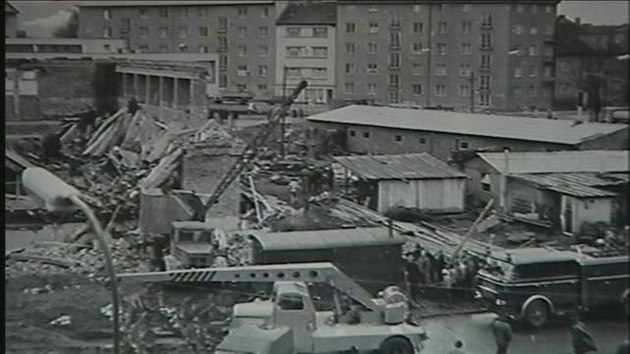 Pi tragdii 8. dubna 1968 v ruinch kinokavrny zahynulo sedm mu.