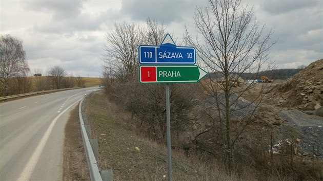 Zhada na tisci metrech. Szava nejdv 8 km, pak 10 km a nakonec sedm kilometr.