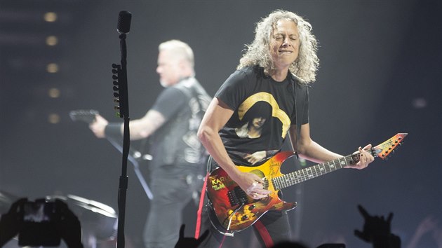 Kirk Hammett z Metalliky na koncertu z Worldwired Tour v prask O2 aren (2. dubna 2018)