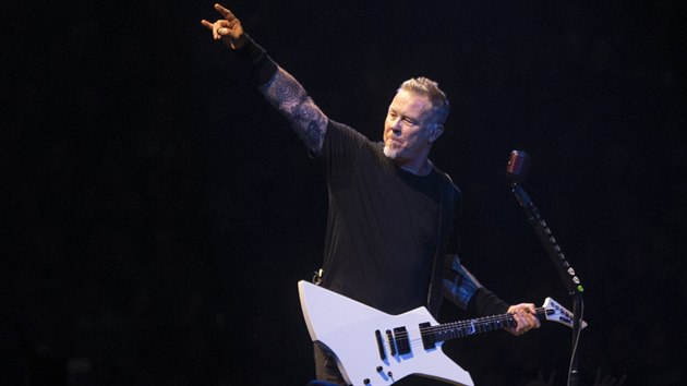 James Hetfield z Metalliky na koncertu z Worldwired Tour v praské O2 aren 2....