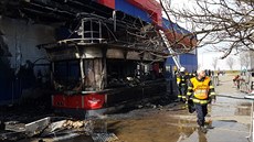Před budějovickým Teskem shořel stánek s občerstvením. Před budějovickým Teskem shořel stánek s občerstvením.