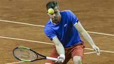 Adam Pavlásek u sítě při daviscupové čtyřhře s Jiřím Veselým proti Izraeli Adam Pavlásek u sítě při daviscupové čtyřhře s Jiřím Veselým proti Izraeli