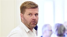 Bývalý pražský radní Radek Lohynský před jednáním městského soudu v souvislosti... Bývalý pražský radní Radek Lohynský před jednáním městského soudu v souvislosti...
