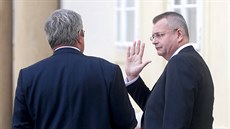 Předseda České unie sportu Miroslav Jansta (vlevo) a šéf čínské skupiny CEFC... Předseda České unie sportu Miroslav Jansta (vlevo) a šéf čínské skupiny CEFC...