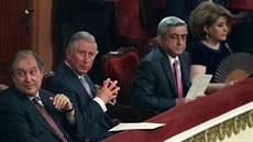 Nový arménský prezident Armen Sarkisjan (vlevo) a jeho předchůdce ve funkci... Nový arménský prezident Armen Sarkisjan (vlevo) a jeho předchůdce ve funkci...