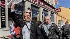 Je konec tradičním konfekčním stranám a konfekčním politikům. Zapomněli jsme,... Je konec tradičním konfekčním stranám a konfekčním politikům. Zapomněli jsme,...