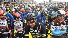 Momentka ze startu 102. ročníku závodu Kolem Flander. Uprostřed Peter Sagan. Momentka ze startu 102. ročníku závodu Kolem Flander. Uprostřed Peter Sagan.