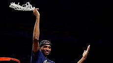 Mikal Bridges z Villanovy se síkou po vítzství v NCAA.