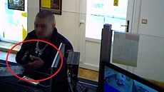 Cizince při přepadení sázkové kanceláře natočila kamera. Cizince při přepadení sázkové kanceláře natočila kamera.