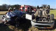Při pondělní dopravní nehodě na Plzeňsku se lehce zranili dva lidé. Obě vozidla... Při pondělní dopravní nehodě na Plzeňsku se lehce zranili dva lidé. Obě vozidla...