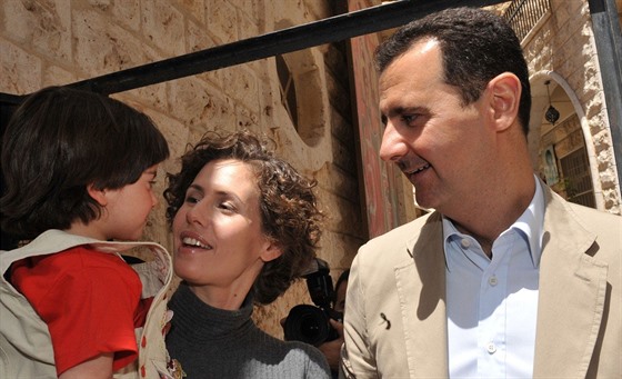 Syrský prezident Baár Asad s manelkou Asmou na archivním snímku z roku 2008