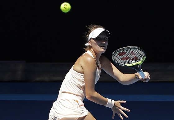 Markéta Vondrouová bojuje ve druhém kole Australian Open.
