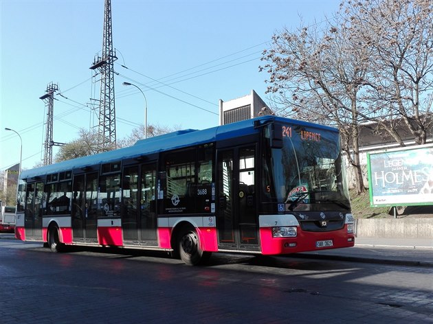 Autobusy DPP v barvách PID.