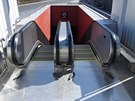 Chybějí eskalátory ve stanici metra Nádraží Veleslavín se v pátek 13. dubna rozjedou k nástupištím autobusů. Zastávkový stojánek č. 1 musel být přeložen vzad. Při spádu sněhu budou eskalátory vypnuté. Chybějí eskalátory ve stanici metra Nádraží Veleslavín se v pátek 13. dubna rozjedou k nástupištím autobusů. Zastávkový stojánek č. 1 musel být přeložen vzad. Při spádu sněhu budou eskalátory vypnuté.