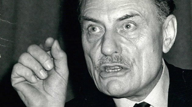 Britský konzervativec Enoch Powell na snímku z roku 1977 Britský konzervativec Enoch Powell na snímku z roku 1977