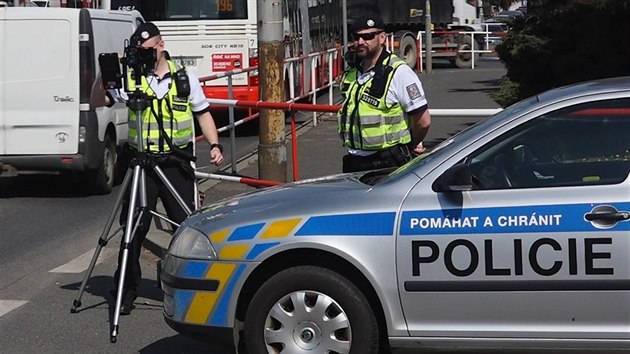 Policisté měří rychlost na stovkách míst po celé republice Policisté měří rychlost na stovkách míst po celé republice