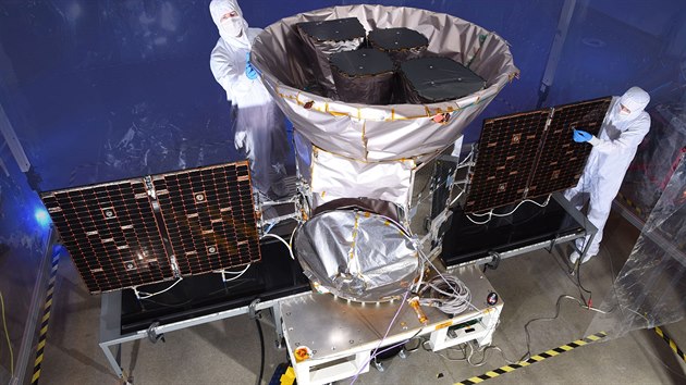 Příprava teleskopu TESS před startem Příprava teleskopu TESS před startem