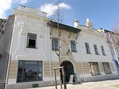 Dům s číslem popisným 64 na žďárském náměstí vyniká na první pohled svou... Dům s číslem popisným 64 na žďárském náměstí vyniká na první pohled svou...