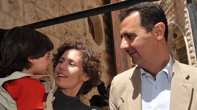 Syrsk prezident Bar Asad s manelkou Asmou na archivnm snmku z roku 2008