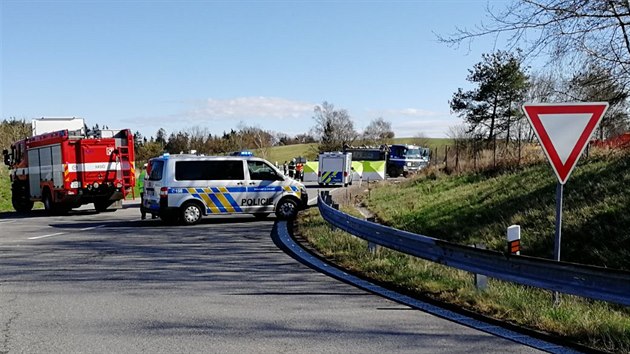 U Ostedku na Beneovsku zemel pi najdn na D1 motork. Zstal zaklnn pod nkladnm autem (14. dubna 2018).