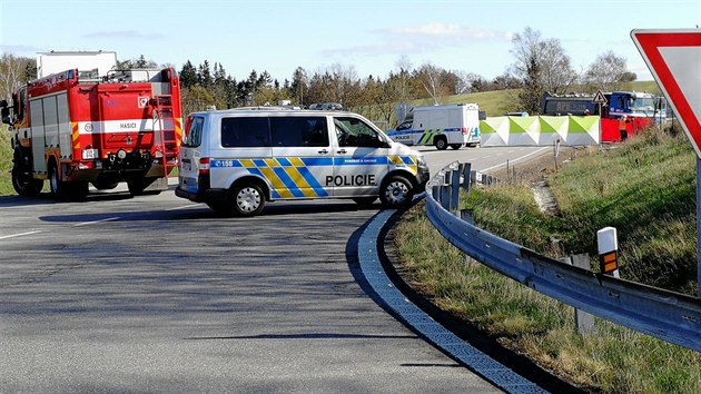 U Ostedku na Beneovsku zemel pi najdn na D1 motork. Zstal zaklnn pod nkladnm autem (14. dubna 2018).