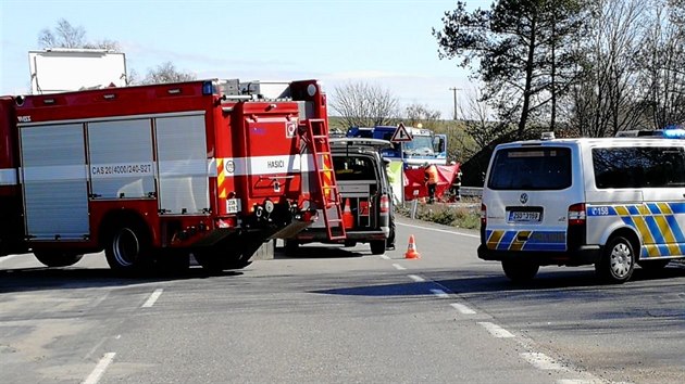 U Ostedku na Beneovsku zemel pi najdn na D1 motork. Zstal zaklnn pod nkladnm autem (14. dubna 2018).