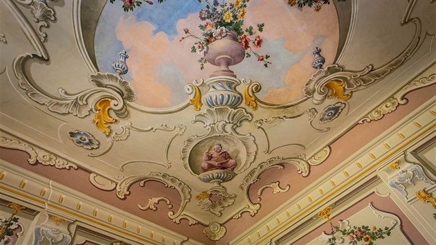 Vzcn Prokyovy fresky v nskm salonu ervenho Dvora