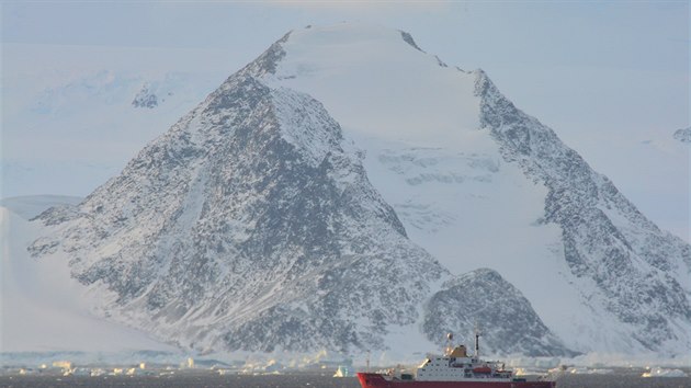 Leton expedice vdc Masarykovy univerzity na Antarktidu byla rekordn - astnilo se j 19 vdc, kte tam strvili 70 dn, co je asi o 25 dn dle, ne je obvykl.