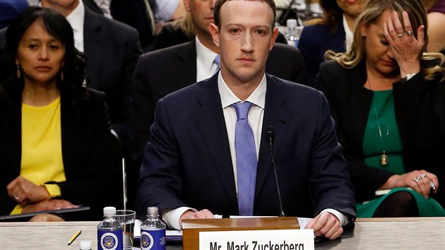 Mark Zuckerberg vypovídá ped americkým Kongresem. (10. dubna 2018)