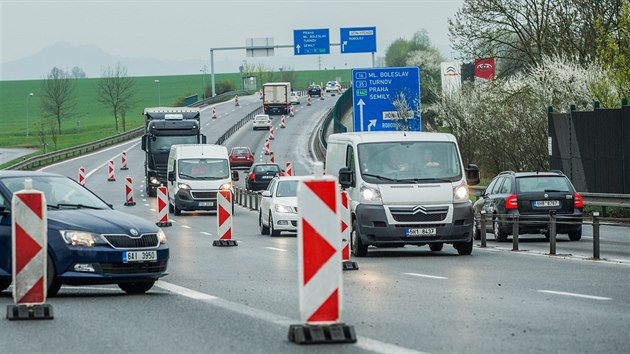 Dopravn omezen u libic na hlavnm tahu z Jina smrem na Hradec Krlov a Novou Paku (16.4.2018).
