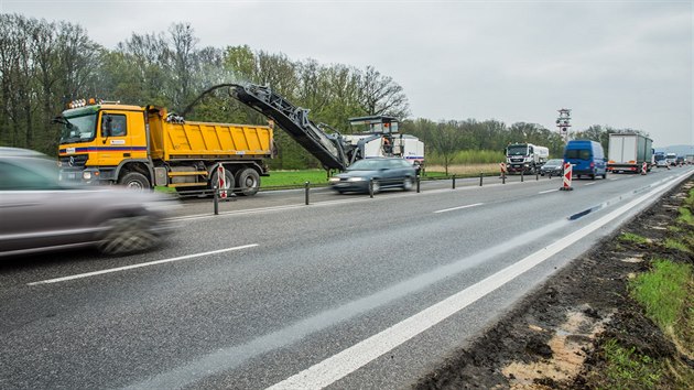 Dopravn omezen u libic na hlavnm tahu z Jina smrem na Hradec Krlov a Novou Paku (16.4.2018).