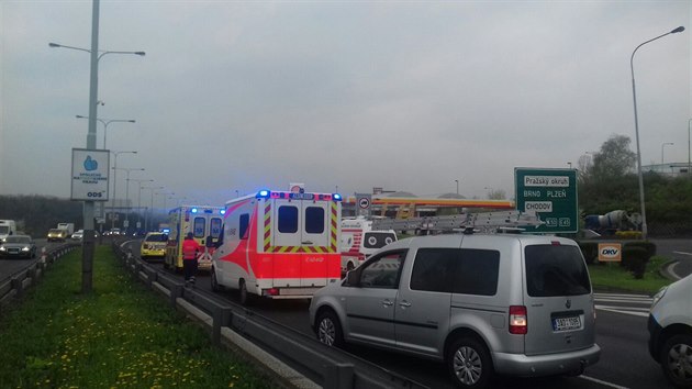 Auto srazilo chodce pebhajcho Jin spojku. (16.4.2018)