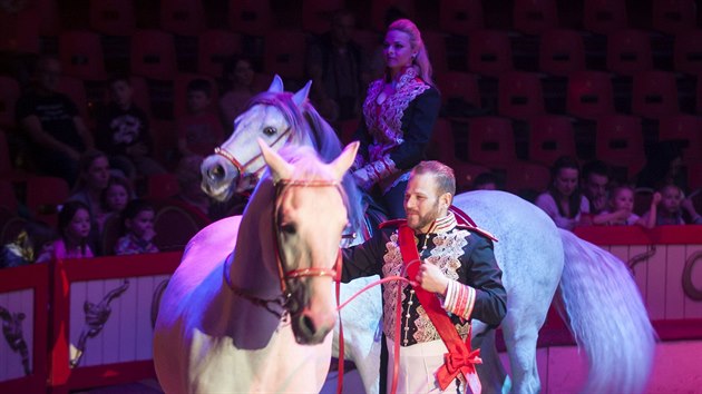 Momentka z vystoupen Nrodnho cirkusu Original Berousek, v poped Ji Berousek mlad, kter je od roku 2011 principlem.