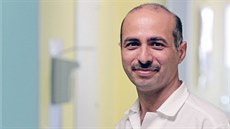 Abdulhamid Alwail, má jako primář na starosti hned čtyři oddělení ostrovské... Abdulhamid Alwail, má jako primář na starosti hned čtyři oddělení ostrovské...