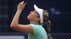 Belgičanka Elise Mertensová se raduje z triumfu na turnaji v Luganu. Belgičanka Elise Mertensová se raduje z triumfu na turnaji v Luganu.