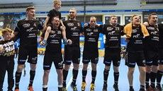 Házenkáři Lovosic slaví výhru nad Kopřivnicí. Házenkáři Lovosic slaví výhru nad Kopřivnicí.