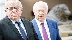 Nový šéf komise pro kontrolu GIBS Jiří Mašek (vlevo) a šéf poslanců ANO... Nový šéf komise pro kontrolu GIBS Jiří Mašek (vlevo) a šéf poslanců ANO...