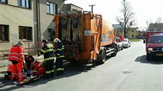 Místo smrtelného zranění obsluhy popelářského vozu v Chocni. Místo smrtelného zranění obsluhy popelářského vozu v Chocni.