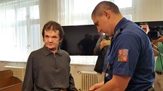 Z vraždy obžalovaný Miroslav Janič (vlevo) je podle svědků pracovitý a manuálně... Z vraždy obžalovaný Miroslav Janič (vlevo) je podle svědků pracovitý a manuálně...