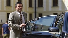 Předseda ČSSD Jan Hamáček přijel na Pražský hrad seznámit prezidenta Miloše... Předseda ČSSD Jan Hamáček přijel na Pražský hrad seznámit prezidenta Miloše...