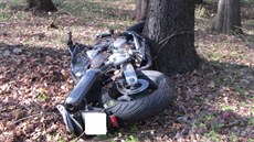 Devětadvacetiletý motocyklista nepřežil u Horní Lhoty na Zlínsku čelní střet s... Devětadvacetiletý motocyklista nepřežil u Horní Lhoty na Zlínsku čelní střet s...