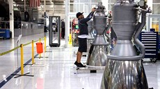 Motor Merlin 1D ve výrobním závodě firmy SpaceX v kalifornském Hawthornu Motor Merlin 1D ve výrobním závodě firmy SpaceX v kalifornském Hawthornu