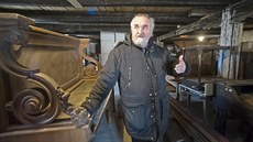 Kastelán telčského zámku Bohumil Norek ukazuje podkroví bývalého zámeckého... Kastelán telčského zámku Bohumil Norek ukazuje podkroví bývalého zámeckého...
