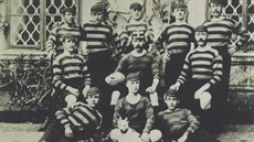 Loučeňské kopací zámecké mužstvo vzniklo v roce 1893, jeho zakladatel Erich... Loučeňské kopací zámecké mužstvo vzniklo v roce 1893, jeho zakladatel Erich...