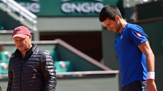 Srbský tenista Novak Djokovič (vpravo) a jeho slovenský kouč Marián Vajda. Srbský tenista Novak Djokovič (vpravo) a jeho slovenský kouč Marián Vajda.